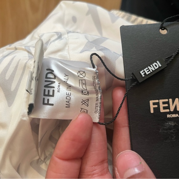 Fendi shorts (Unisex) - Picture 2 of 3